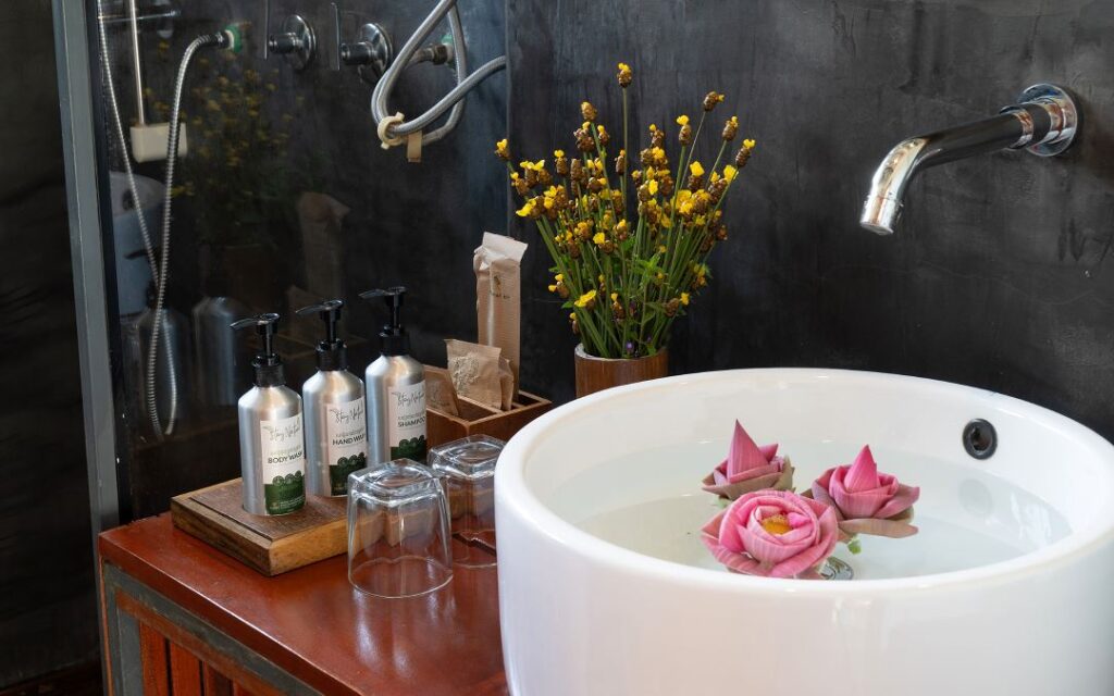 Sun shine bathrooms At Kampot Private villa